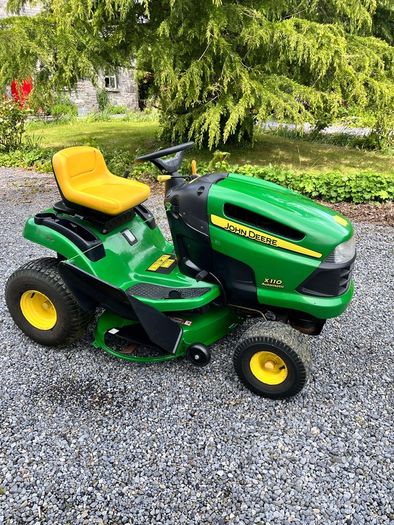John Deere Lawn Teactor Ride on Mower
