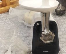 Meat Grinder + Extra Blades & Discs (Excellent Condition)