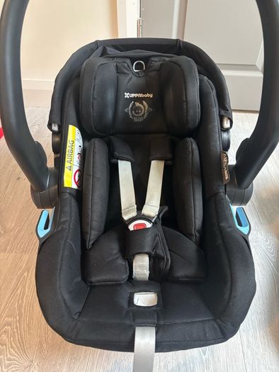 Uppababy Mesa isize Car seat plus base and rain cover