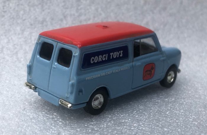 Lledo Vanguards MiniVan 1/43