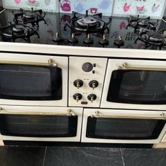 Gas Hob and  Oven Grill. Plate warmer