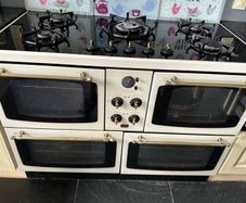 Gas Hob and  Oven Grill. Plate warmer