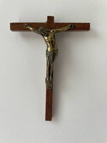 Vintage small wooden hanging crufix with brass