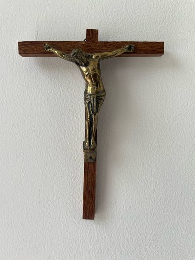 Vintage small wooden hanging crufix with brass