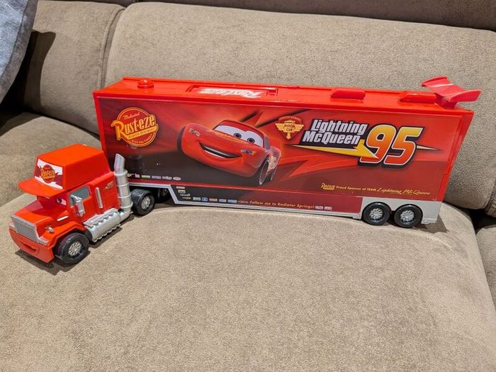 Large Mack Hauler Playset, Disney Pixar Cars 2