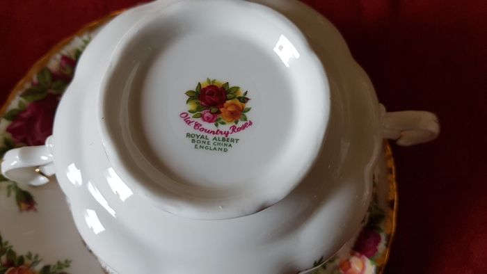 13 Piece Royal Albert Old Country Roses Bone China Gold Gilt Soup Coupe Set With Lidded Tureen Made In England
