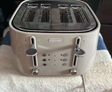 DeLonghi  4 Slice Toaster