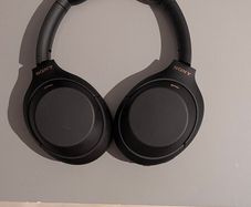Sony Wh1000XM4 - Like New