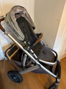 Uppababy Vista bassinet, toddler seat, footmuff and buggy board