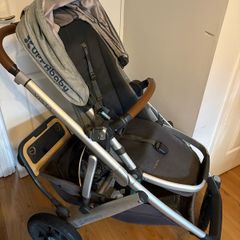 Uppababy Vista bassinet, toddler seat, footmuff and buggy board
