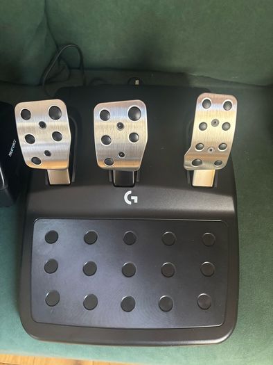Logitech G923 steering wheel and pedals