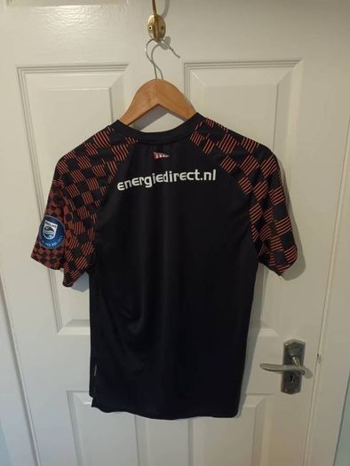 mens medium soccer jerseys 15 euro each (previously worn)