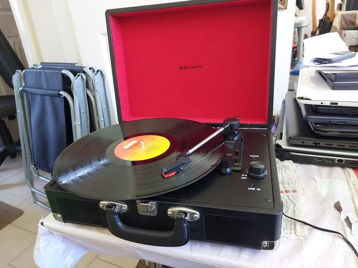 BAUHN Vintage Suitcase Turntable, Model TI-VT-0616, in very good condition
