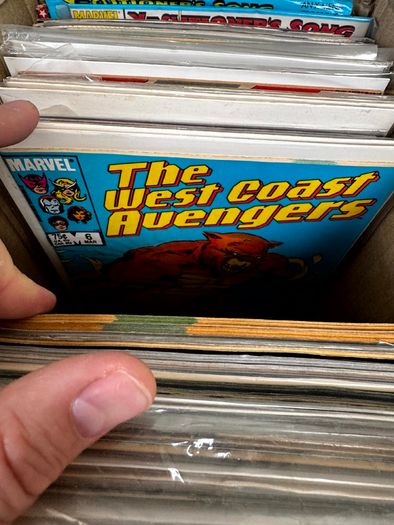 Marvel, DC & Indie Medium Comic Box w 180 comics for Sale