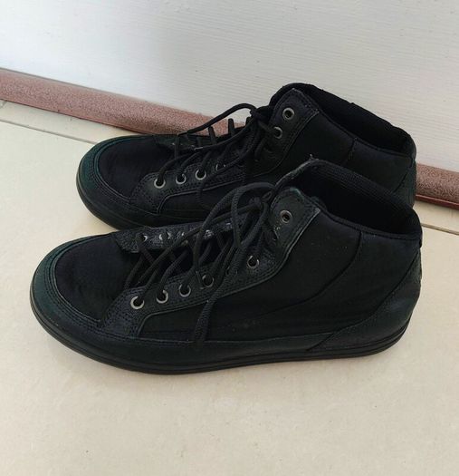 PRICE DROP Quick sale Flip flop sneakers size 6