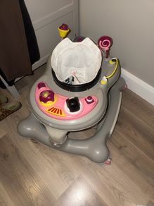 Baby walker with wheels