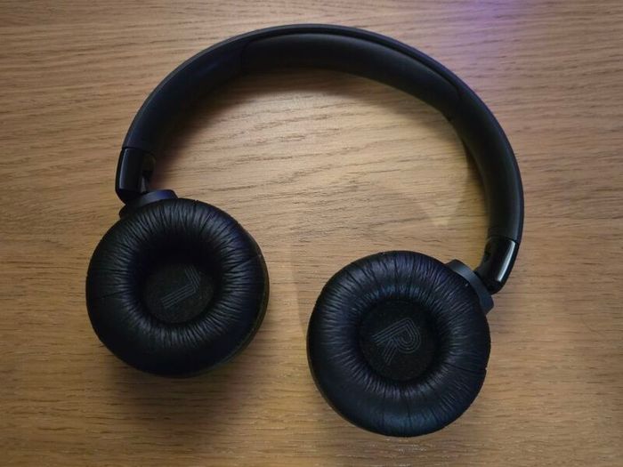 JBL 520BT wireless headphones