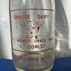 Graigue Dairy 1 pint milk bittle