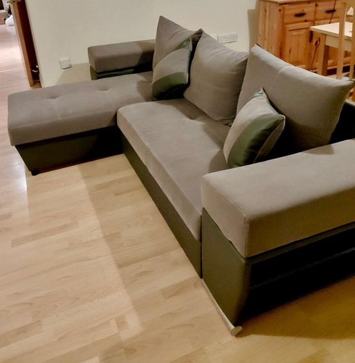 Corner couch unit