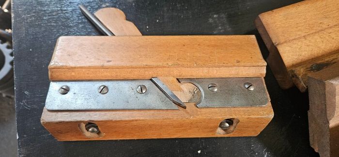 7 wooden planes
