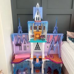 Frozen Castle Doll House