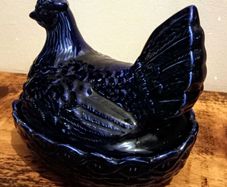 Vintage Portmeirion Hen on Nest  Eggs Holder.