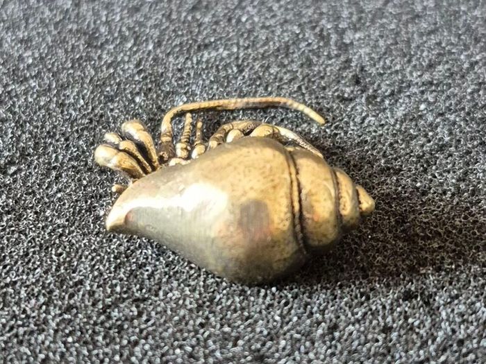 3 brass crabs,. Solid brass.