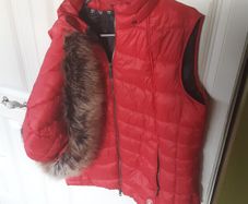 ladies red sleeveless Barbour jacket with detachable fur hood