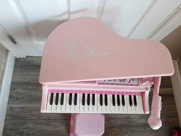 Girl's piano