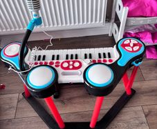 Toy piano