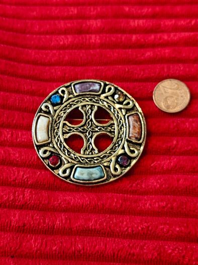 Costume Celtic Style Brooch - Nice Quality (CS16)