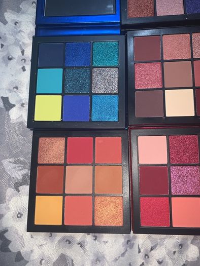 Huda beauty obsession eye shadow palette