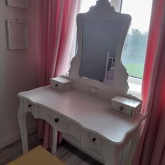 dressing table