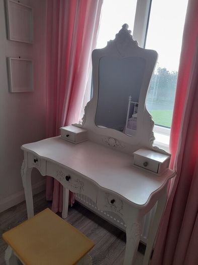 dressing table