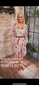 Beautiful Ladies Floral Dress: Size XS (suit 6-10)