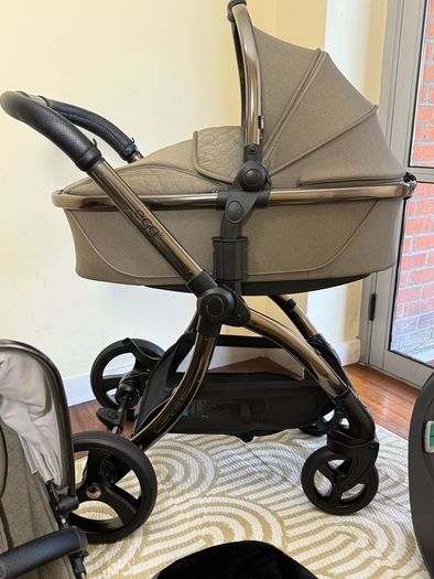 Full Egg 3 travel system Cybex car seat and isofix base