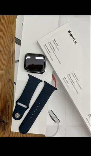 Apple Watch Series 5 stainless steel 100% Battery health.