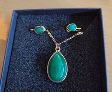 Necklace and earings