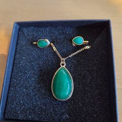 Necklace and earings