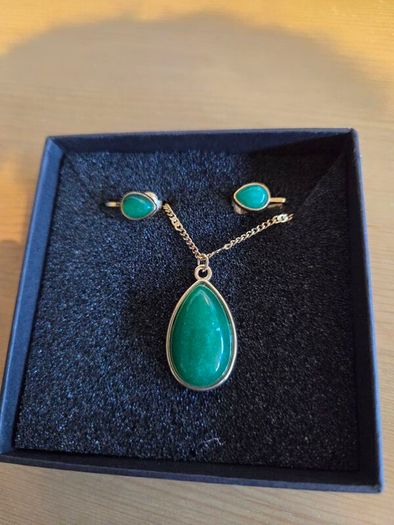 Necklace and earings