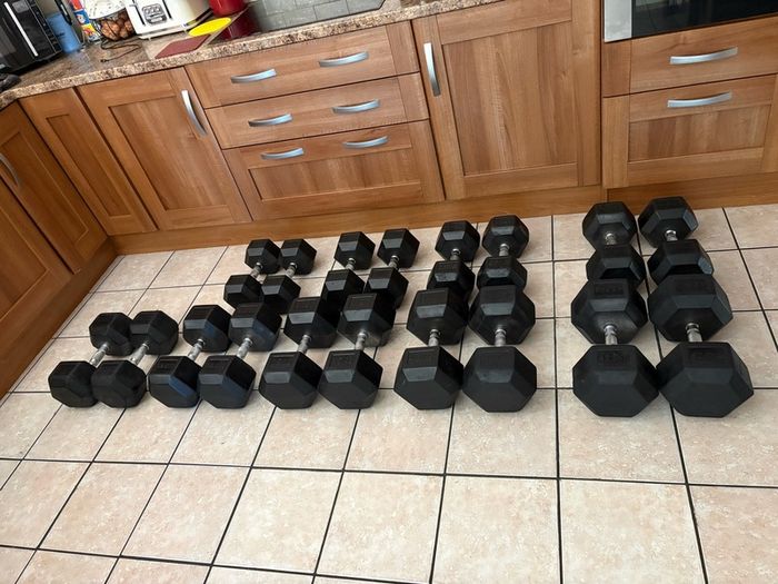 540kg Of Rubber Hex Dumbbells, Cheapest Set On Here At 1.85 Per Kg For Set! Originally 4 Euro Per Kg!!