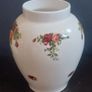Fabulous Royal Albert "Old Country Roses" Ginger Jar Shaped Vase, an Iconic and Highly Collectable Piece Image 4
