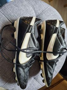 Football boots- NIKE premier