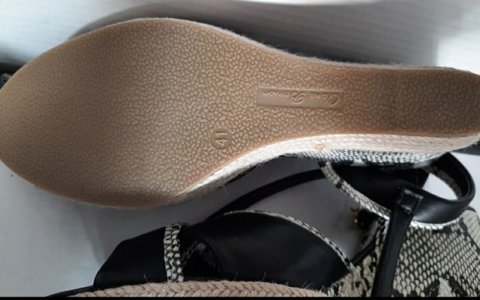 new sandles in box