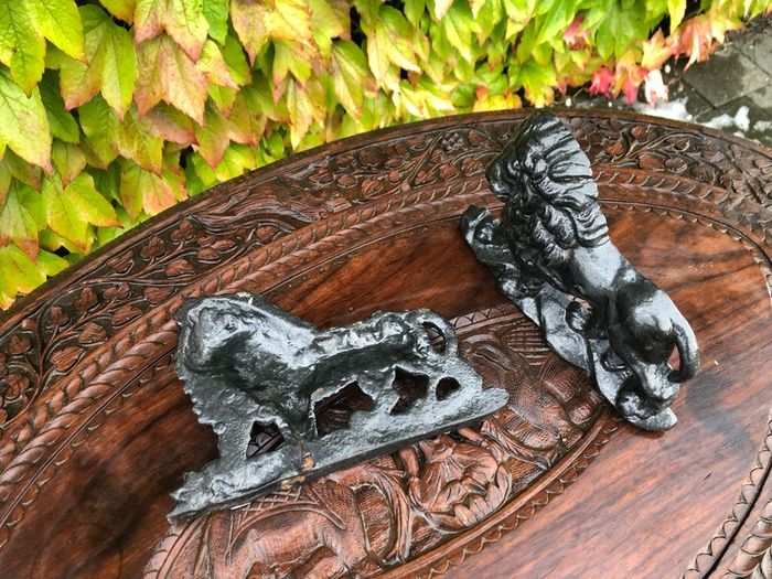 Lion doorstops