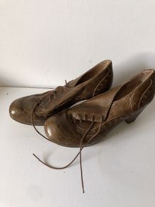 Brown Leather Heeled Oxfords - Size 6 / EU 39