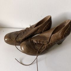 Brown Leather Heeled Oxfords - Size 6 / EU 39