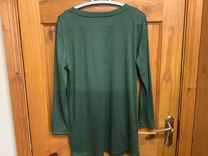 Top long line fine knit size Medium