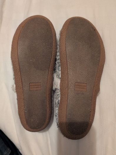 TOMS slippers / house shoes