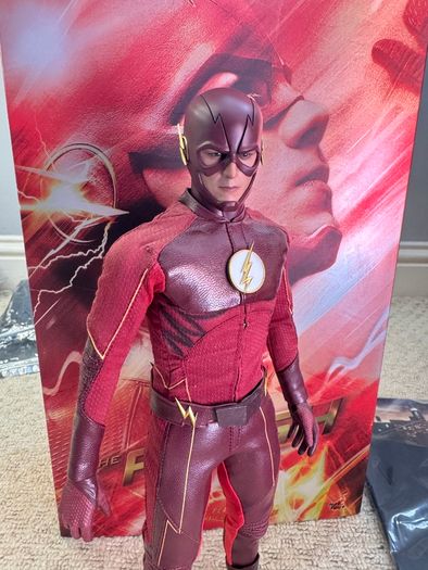 Hot Toys TMS009 1/6 The Flash Barry Allen Figure DC TV Series